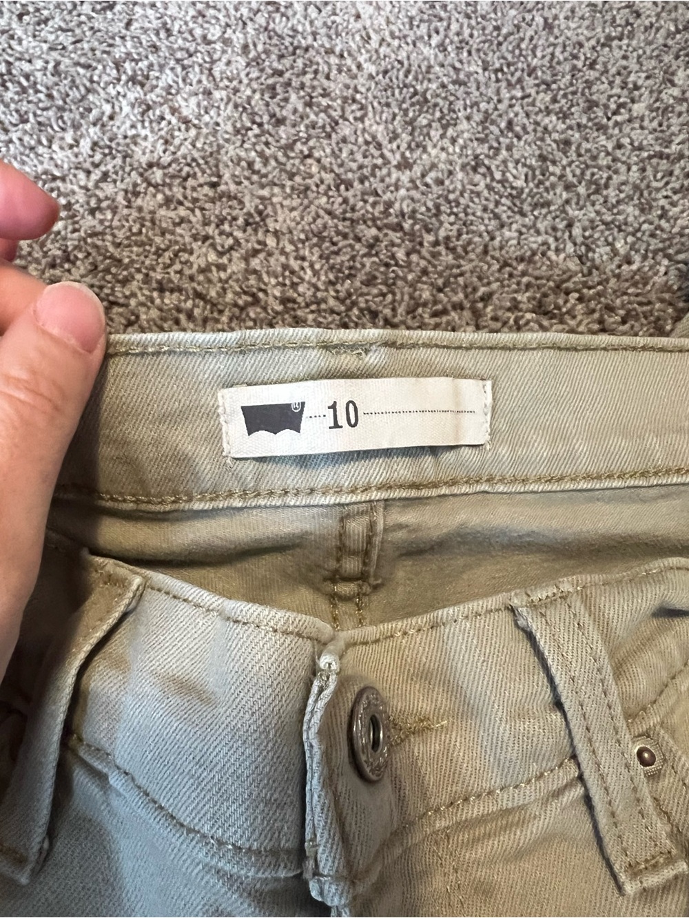 Levi's Women's Khaki Green Capri Pants with Rolled Hem - Picture 3 of 5